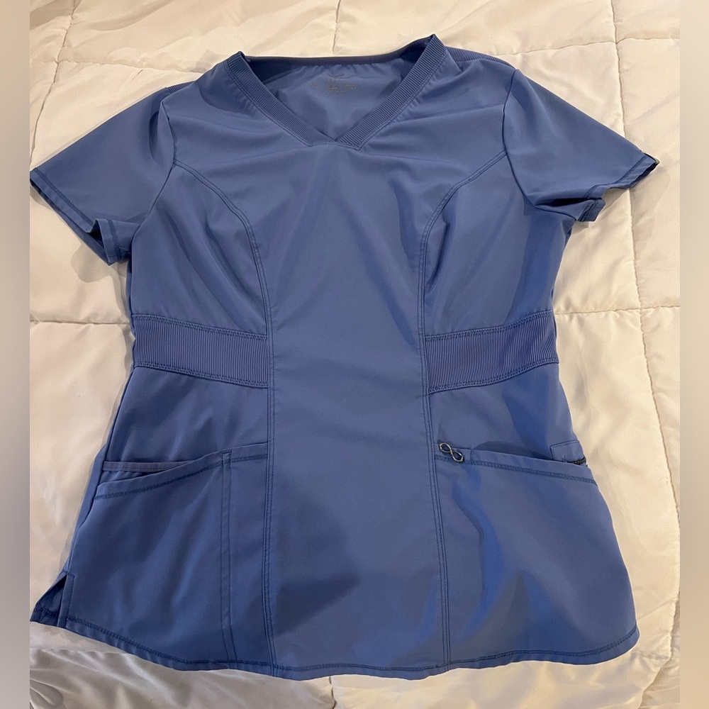 Cherokee infinity scrub top. Size small.